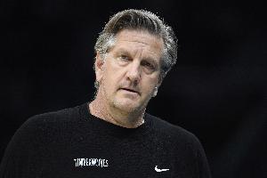 芬奇：球队今晚完全失去了冷静 我们在进攻端显得很混乱